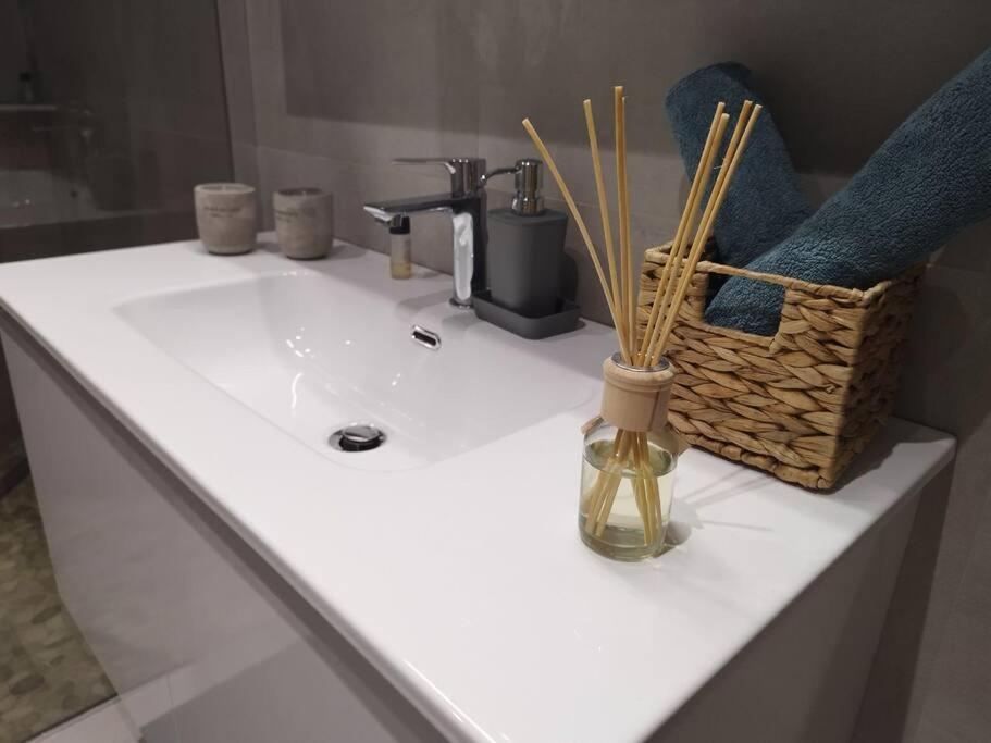 Floral Home 1 - Ground Floor Apt With Courtyard And Private Parking! Atenas Exterior foto