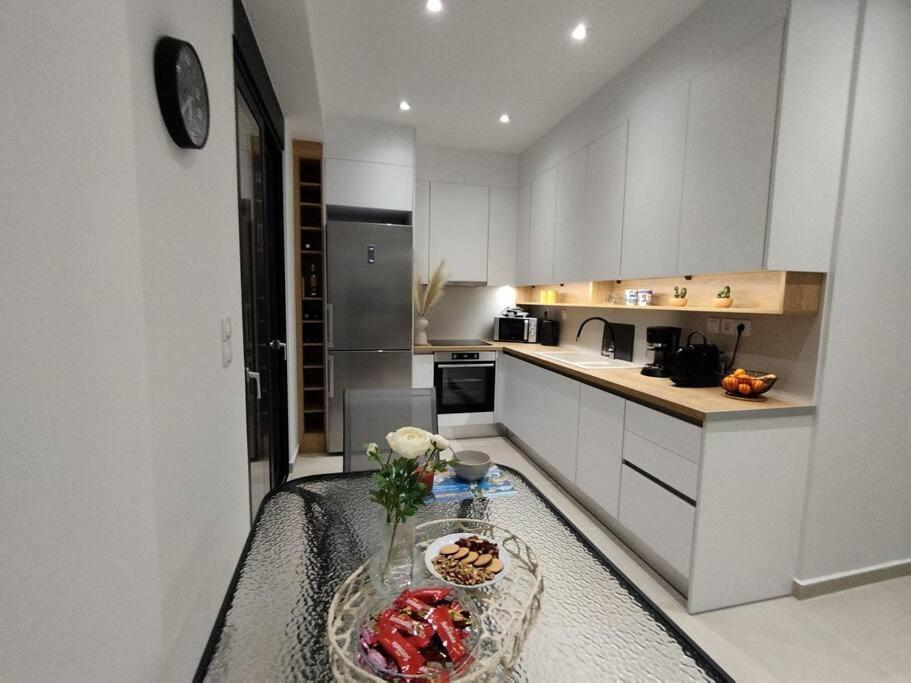 Floral Home 1 - Ground Floor Apt With Courtyard And Private Parking! Atenas Exterior foto